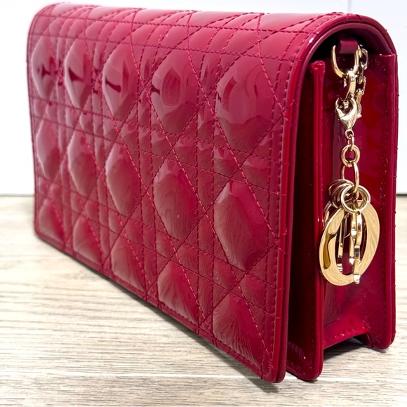 Lady Dior Pouch
Cherry Red Patent Cannage Calfskin - Picture 1 of 11